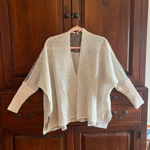 Free people sweater size xs.